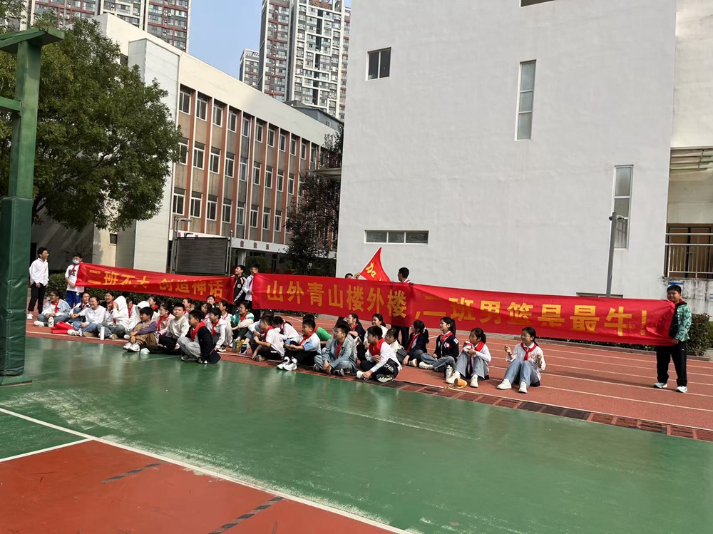 小学生篮球比赛精彩开场，各校学子积极参与的简单介绍