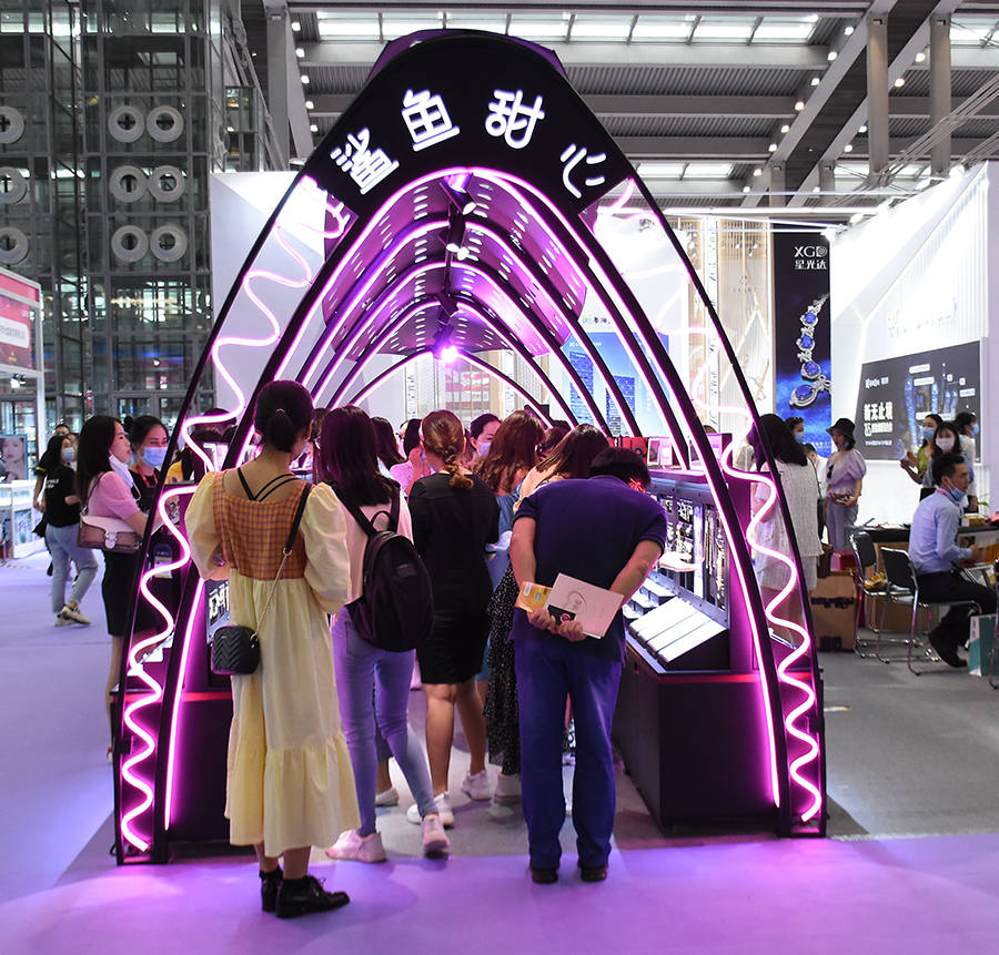 BLG横扫BRO,Canyon成为全场焦点入围赛3:1(深圳) BLG横扫BRO,Canyon成为全场焦点入围赛3:1(深圳)