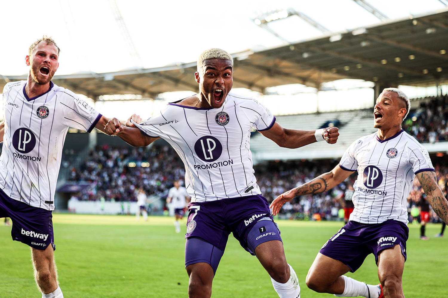 摩纳哥主场大胜,完胜对手赢得比赛 摩纳哥主场大胜,完胜对手赢得比赛