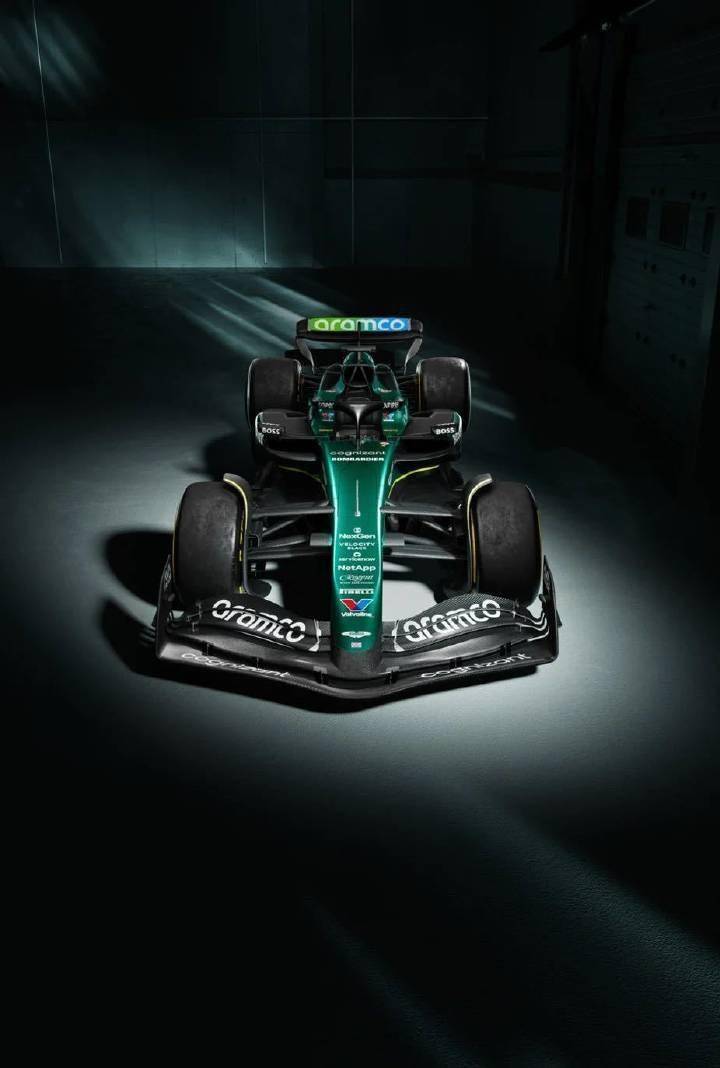 阿斯顿马丁逆转哈斯车队，塞恩斯高光表现