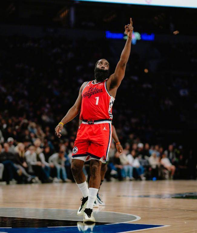 吉林队逆转鹈鹕，哈登高光表现