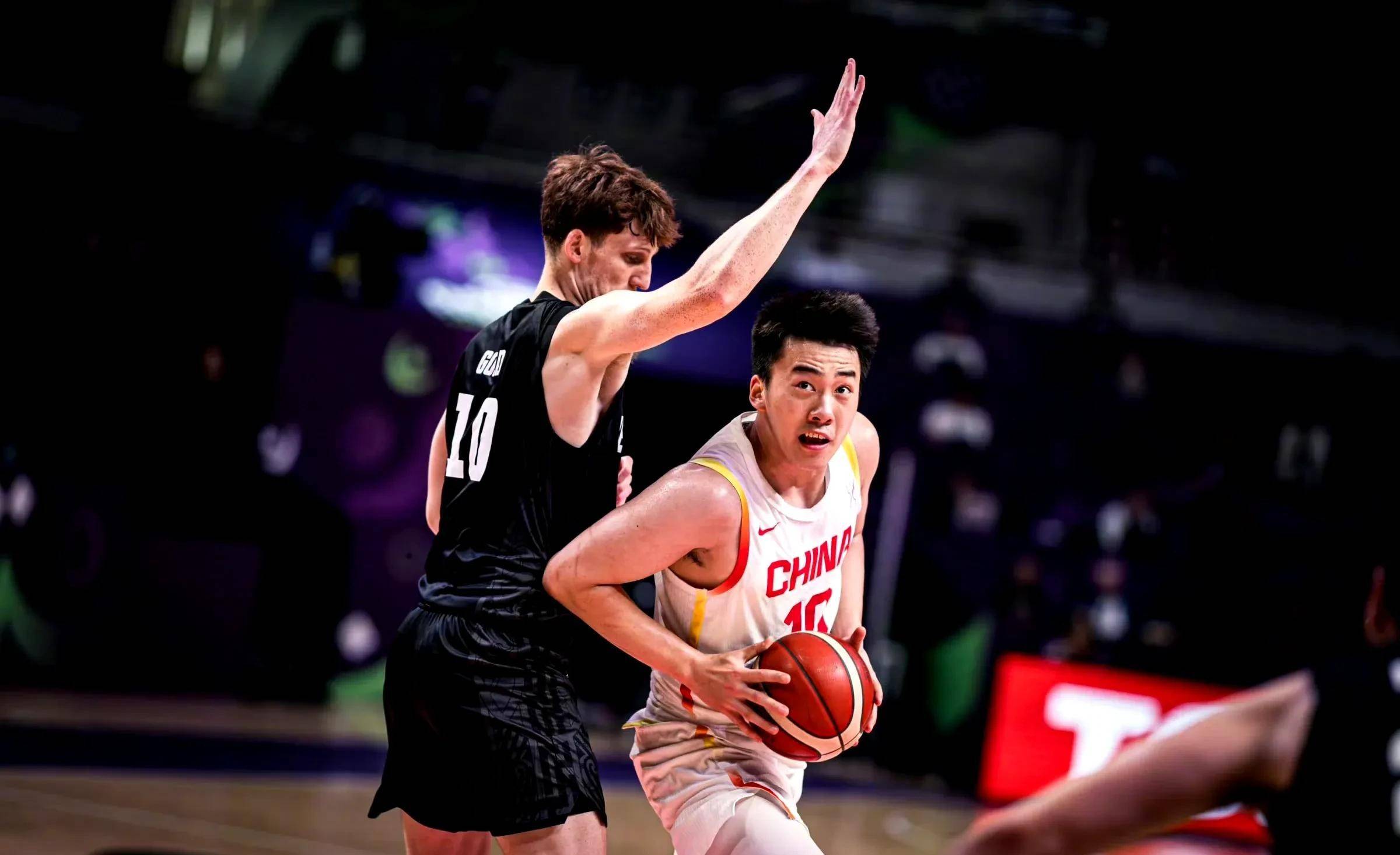 步行者完胜深圳队，高诗岩带队取胜